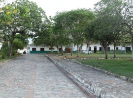 Calle empedrada en el centro de la Jagua - Garzón